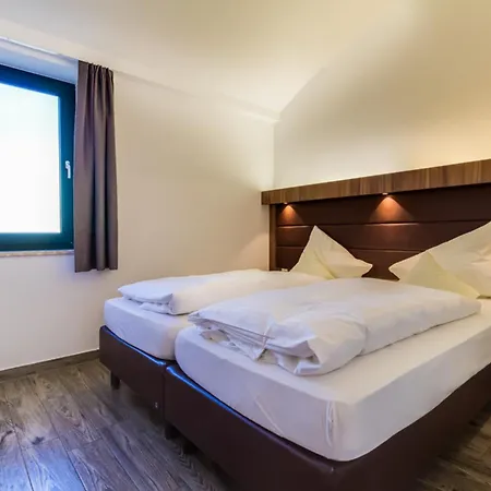 Lagovida Duenenhaus Comfort J Am Stoermthaler * Grosspoesna